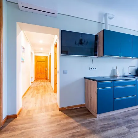 Just Renovated Stories Free Parking