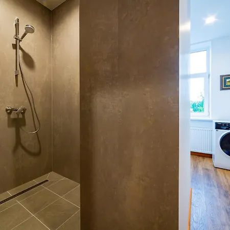 Just Renovated Stories Free Parking Apartmán