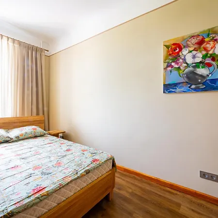 Апартаменти Just Renovated Stories Free Parking Рига