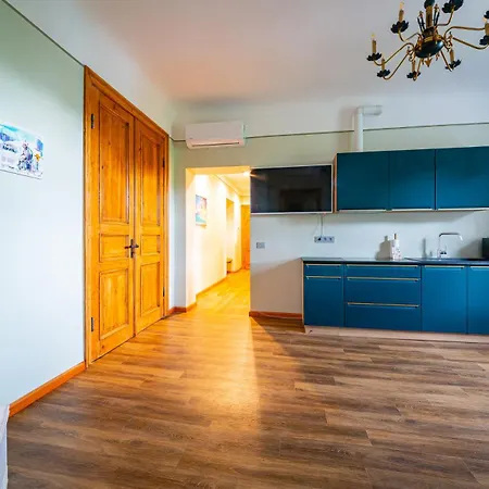 Just Renovated Stories Free Parking Апартаменти