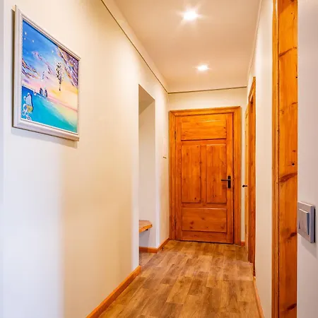 Just Renovated Stories Free Parking *