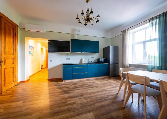 Just Renovated Stories Free Parking *