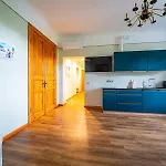 Just Renovated Stories Free Parking Appartement