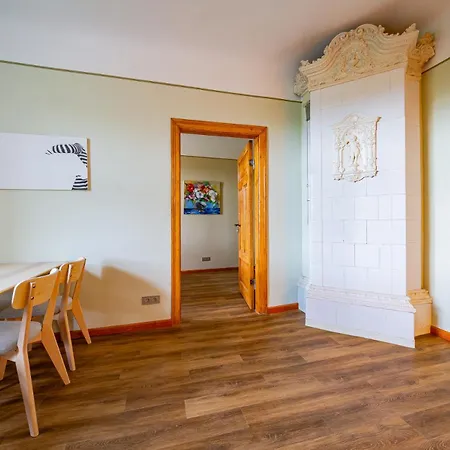 Just Renovated Stories Free Parking *