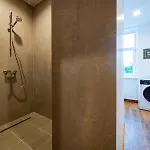 Just Renovated Stories Free Parking Apartmán
